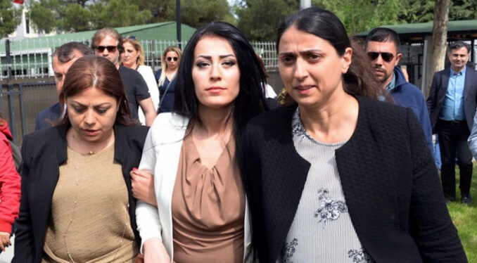 Anayasa Mahkemesi öğretmen Ayşe Çelik'i haklı buldu Ayşe Çelik