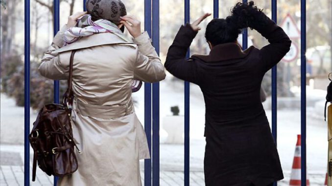 Avusturya'da başörtüsü yasağı kabul edildi