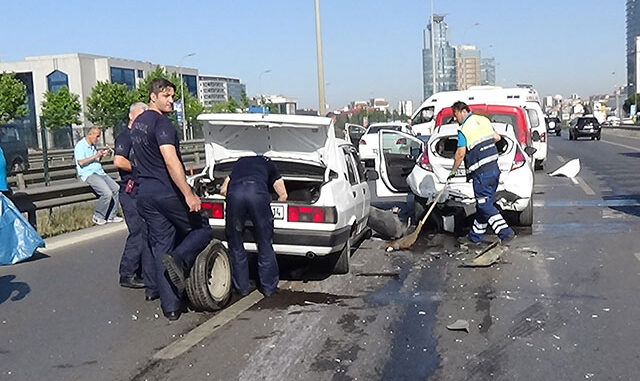 Kartal D-100 Karayolu'nda zincirleme kaza