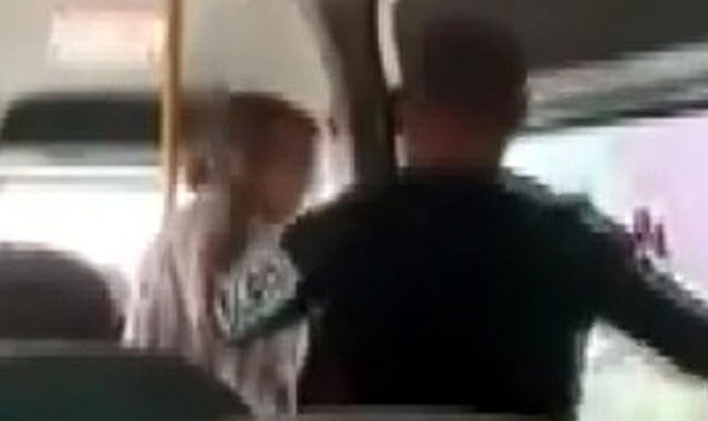 Minibüste Dehşet! Benim Karım Değil mi Diyerek Dövmeye Devam Etti