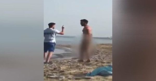 Sahilde çıplak adam paniği! Vatandaşlar darp etti
