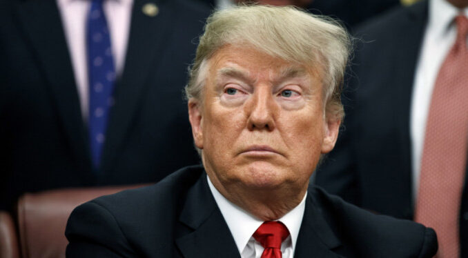 Trump, Çin mallarına uygulanacak ek gümrük vergisini resmi olarak başlattı