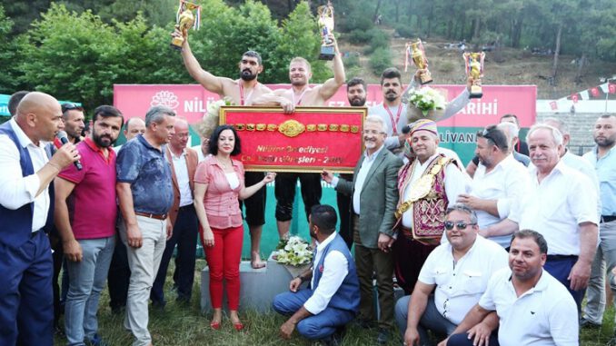 57. Geleneksel Tarihî Çalı Güreşleri’nde altın kemerin sahibi İsmail Balaban