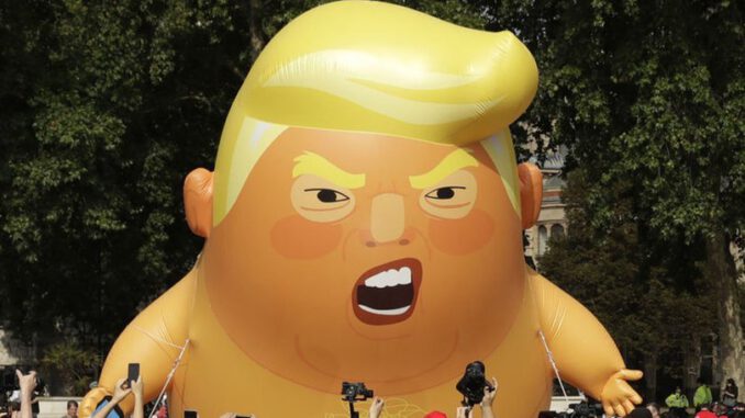 6 metrelik 'bebek Trump' yine ortaya çıktı
