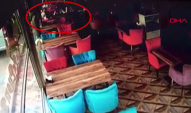 Ankara'da EGO otobüsü kafeye daldı 3 yaralı