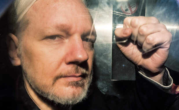 Assange'ın ABD'ye iade davası 2020'ye ertelendi