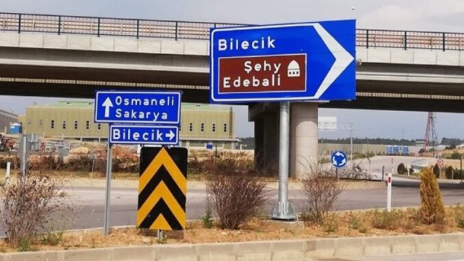 Bursa-Bilecik karayolunda şaşırtan tabela