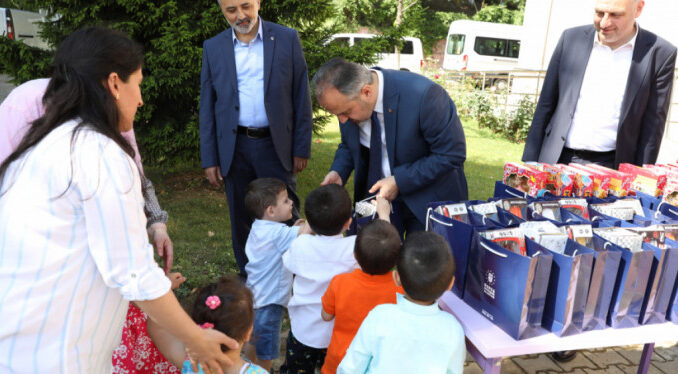 Bursa Büyükşehir Belediye Başkanı Alinur Aktaş'tan Çocuk Evleri'ne ziyaret