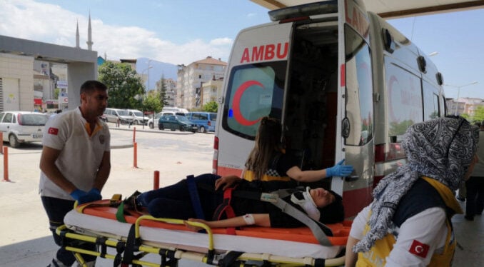 Bursa'da balkondan düşen genç kız ağır yaralandı