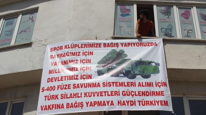 Bursa'da esnaf S-400 füzeleri için para yatırıp, pankartla destek istedi