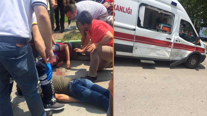 Bursa'da-motosikletliler-ambulansa-çarptı1'i-ağır-2-yaralı