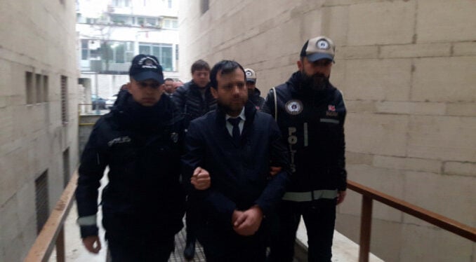 Bursa'da tefecilik yapmakla suçlanan avukata ev hapsi
