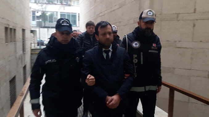 Bursa'da tefecilikle suçlanan avukatın ev hapsi cezası kaldırıldı