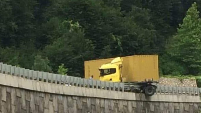 Bursa'da yola dökülen mazot kazaya sebep oldu! Bursa-Ankara yolu trafiğe kapandı