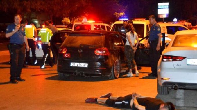 Ehliyetsiz sürücü kovalamaca sonucu yakalanınca ağladı