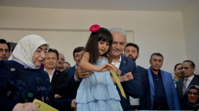 fotograflar-binali-yildirim-oyunu-kullandi-7600-dhaphoto2-5d0f458a4b311
