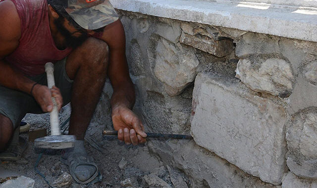 Okul duvarından tarihi yazıt çıktı