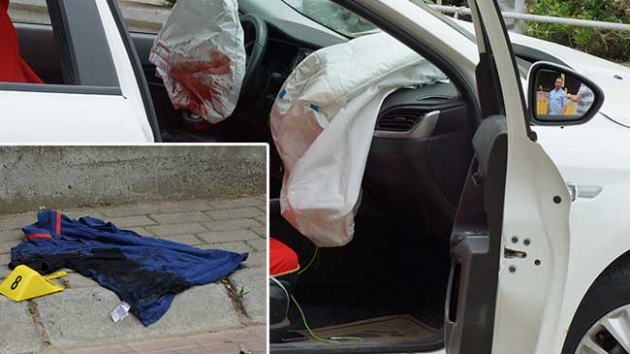 Omzuna falçata saplayan babasını arabayla birlikte sürükledi!