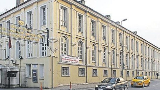 Soyunma odasındaki kırbaçlı skandala 4 yıl hapis