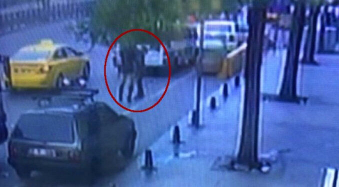 Yardım için arabasına aldığı trans bireyin saldırısına uğradı