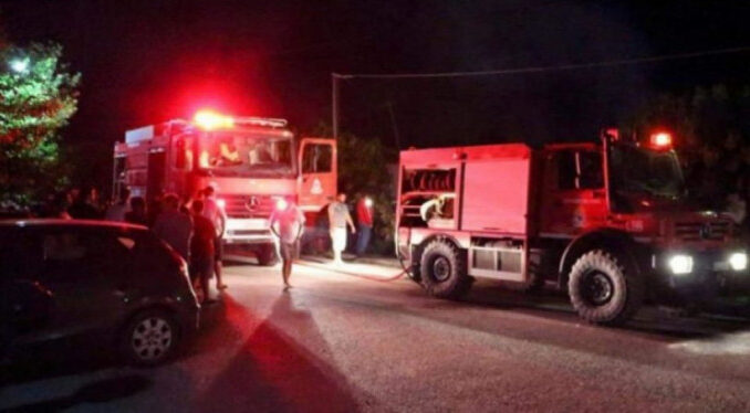 Yunanistan'da Türk diplomatlara ait araçlar kundaklandı