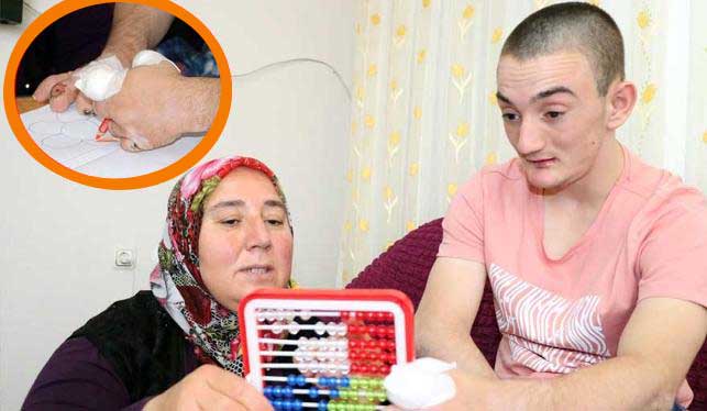 Yürek-burkan-kare!-Parmaklarını-yemesi-engellenemiyor