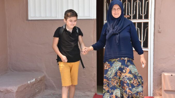 9-yilda-300-ameliyat-gecirdi-5469-dhaphoto5-5d1ef3cfe581e