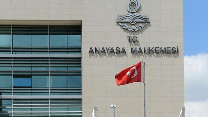 Anayasa Mahkemesi YÖK başkanının soruşturma yetkisini iptal etti