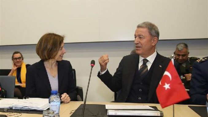 Bakan Akar, Fransız mevkidaşı ile telefonda görüştü