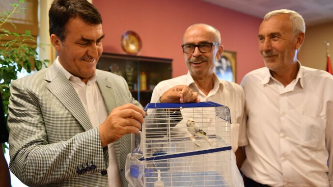 Başkan Dündar’a kanaryalı ziyaret