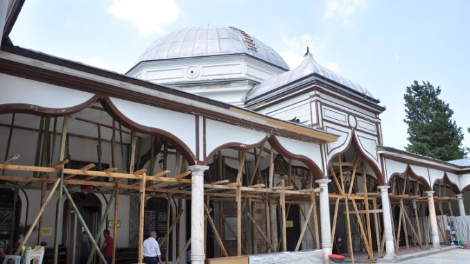 Bursa Emir Sultan'daki Bitmeyen Restorasyon Çalışmaları Tepki Çekmeye Devam Ediyor