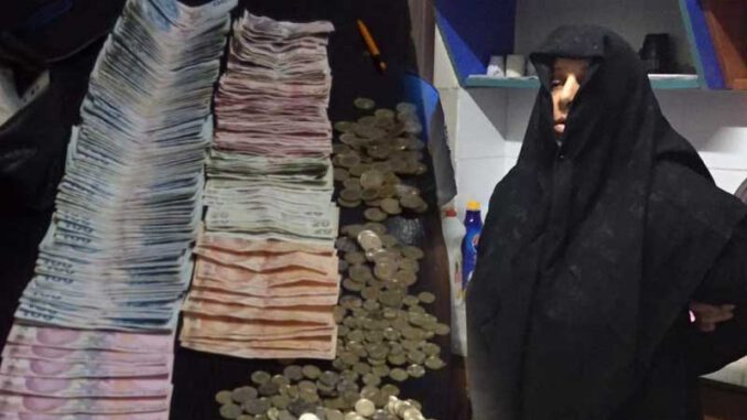 Bursa'da-6-çocuğuna-dilencilik-yaptıran-kadından-çıkan-para-şok-etti
