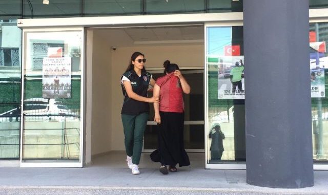 Bursa'da zehir taciri kadın evinde 2 silahla yakalandı