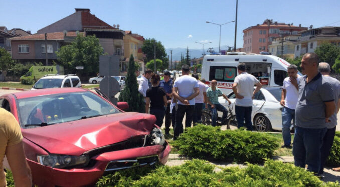 Bursa'nın mimli kavşağında yine kaza!