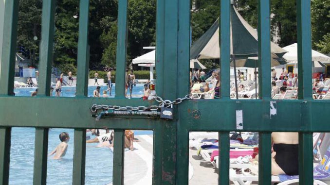 Bursa’nın-tarihi-Havuzlupark'ı-çürümeye-terk-edildi