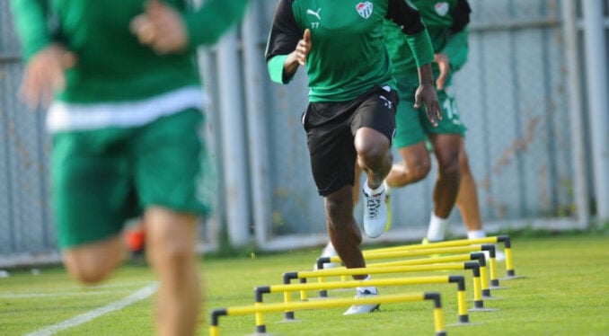 Bursaspor, Agoro'yu denemeye aldı!