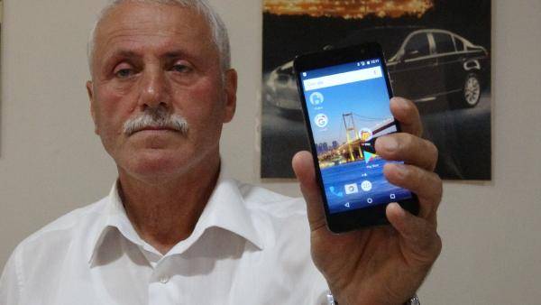 calinan-telefonunun-hafiza-karti-icin-hirsiza-12270687_o