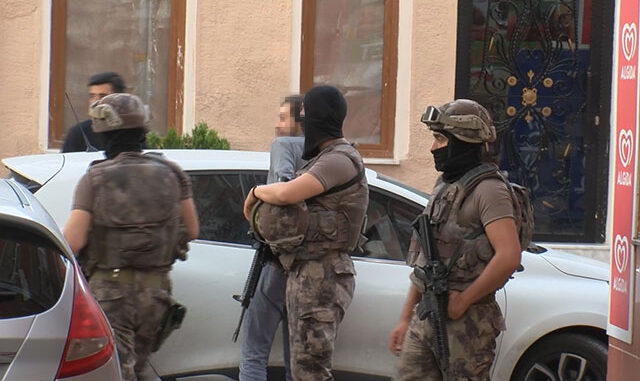 Fatih'te 40 adrese uyuşturucu baskını 35 gözaltı