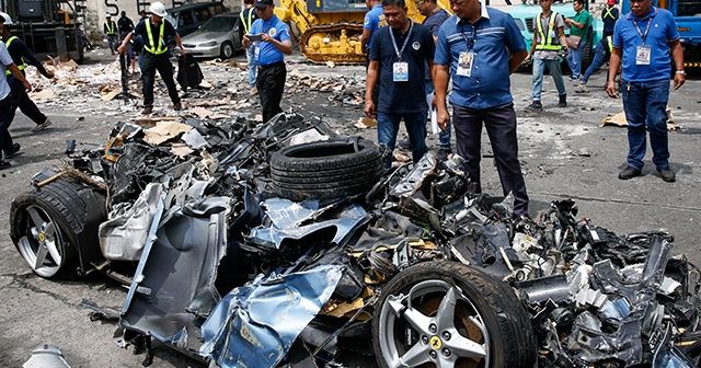 Filipinler'de ele geçirilen kaçak Ferrari imha edildi
