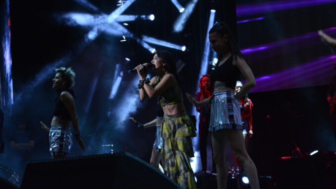Hande Yener Bursa'da Sahne Aldı