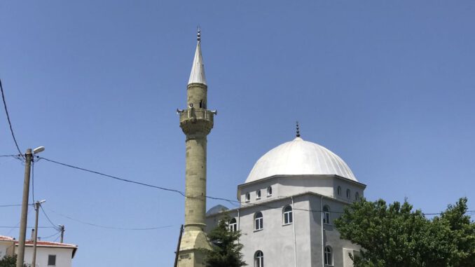 'Hatıra olsun' diye minareyi taşıdılar