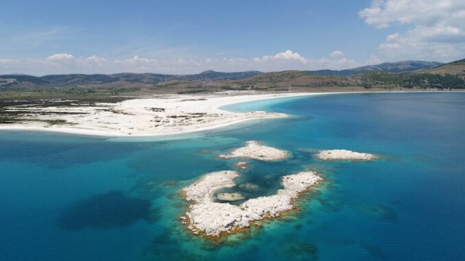 Mimarlar Odası, Salda’ya millet bahçesinin iptalini istedi, bakan projeyi savundu