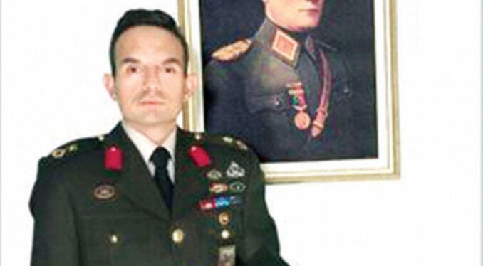 Üniformayı giydi, yüzlerce kişiyi dolandırdı!