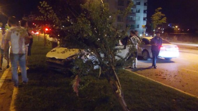 Bursa'da Alkol Kullanıp Hız Yapan 2 Üniversite Öğrencisi Kız Kaza Yaptı