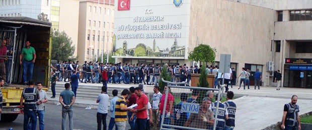 Diyarbakır, Van ve Mardin Belediyelerine Valiler Kayyım Olarak Atandı