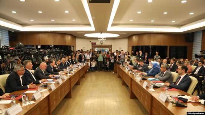 Hak-İş ile hükümet zam konusunda anlaşmaya vardı