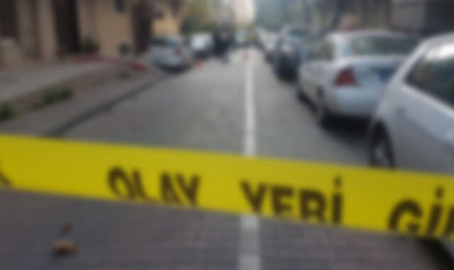 Tartışığı eşi ve kızını av tüfeği ile öldürdü