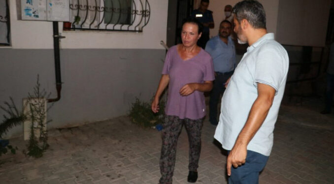 Travestinin evinde yakaladığı babasını öldürdü!