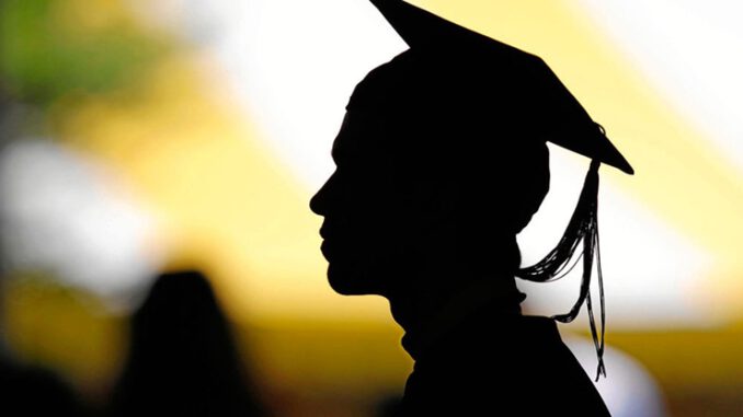 Üniversitelerdeki 273 bölümde profesör, doçent ve doktor öğretim üyesi yok