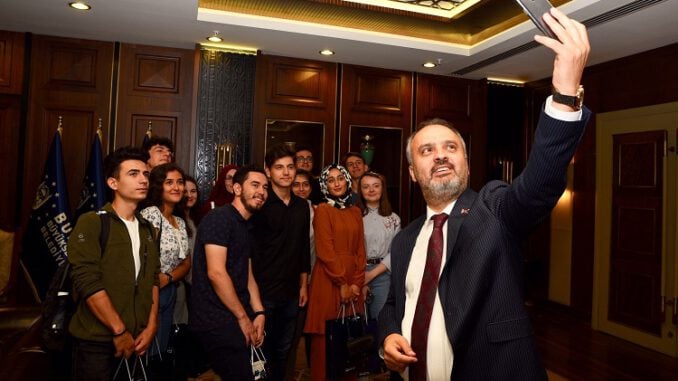 Üniversitelilerden Büyükşehir’e rehberlik teşekkürü